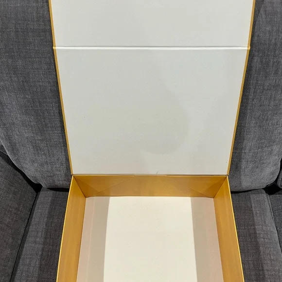 New FENDI Square Yellow Box 13x10 , 5 inches deep Best size - Picture 4 of 6